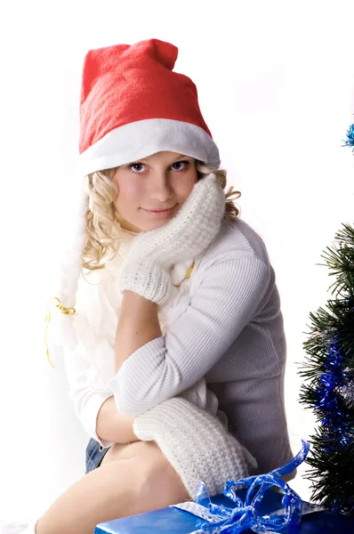 Söt flicka klädd santa hatt — Stockfoto