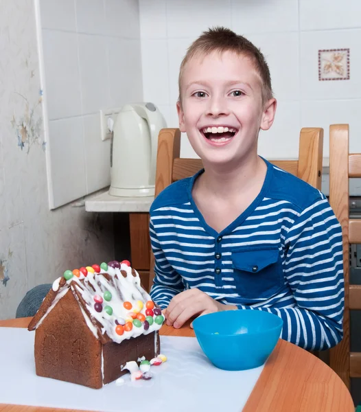 Young boy making gingerbread house — Stock Photo, Image