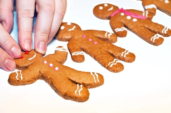 Decorating gingerbread man — Stock Photo, Image