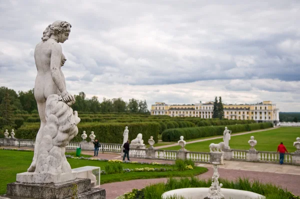 Tourists in Arkhangelskoye Estate — Stock Photo, Image