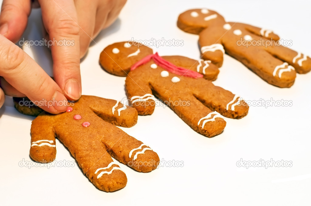 decorating gingerbread man