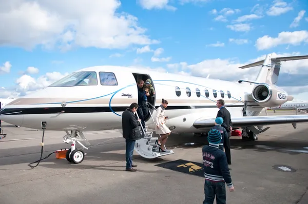 Viajar de avião comercial — Fotografia de Stock