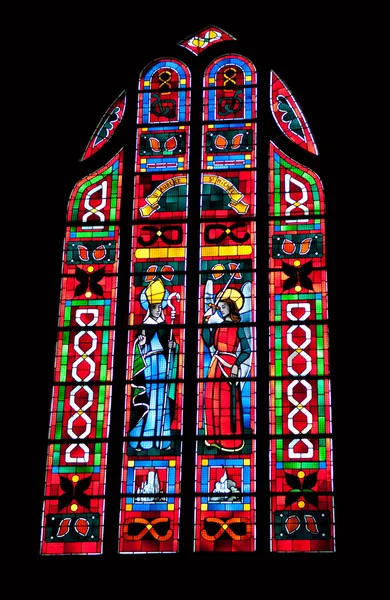 Vidro manchado na catedral de Fougeres — Fotografia de Stock