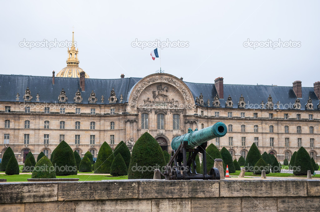 Cannon in front of Les Invalides