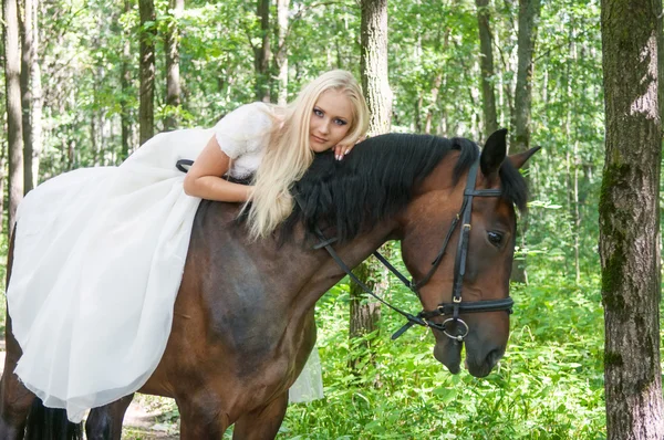 Bruid te paard — Stockfoto