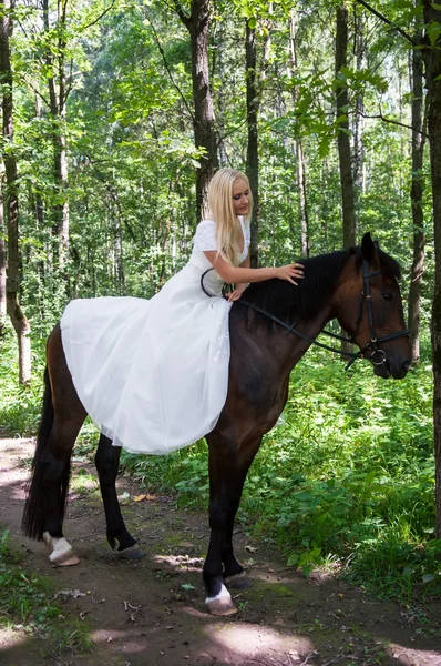 马背上的新娘 — 图库照片