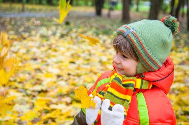 mutlu bir çocuk sonbahar Park