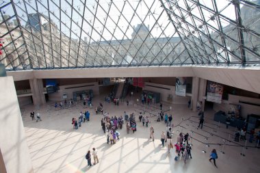 iç ve vistors louvre Musée du Louvre, paris, Fransa