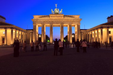 Tarafından tasarlanan brandenburger Tor (The Brandenburg Gate) (1788-1791)