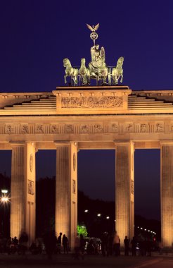 Quadriga Brandenburger Tor (Brandenburg Kapısı)