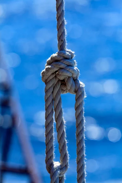 Touw met een knoop — Stockfoto