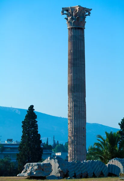 Corinf column near Olympieion, Temple of Olympian Zeus, Athens, Greece — Stock Photo, Image