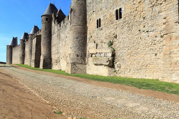 Murar och torn av berömda medeltida staden, carcassonne, Frankrike — Stockfoto