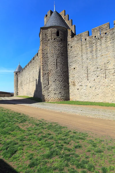 Mury i wieże słynnego średniowiecznego miasta, carcassonne, Francja — Zdjęcie stockowe