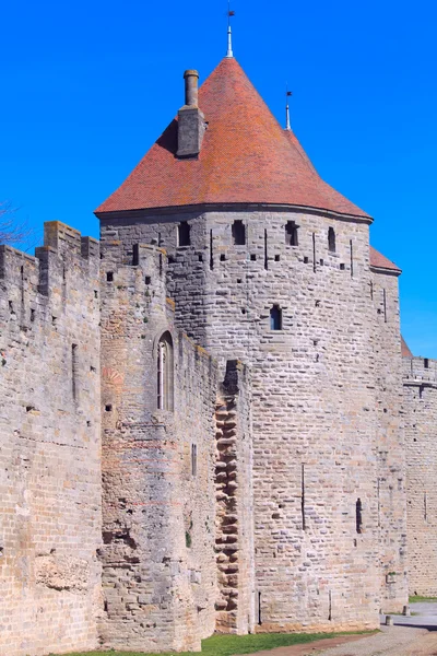 Mury i wieże słynnego średniowiecznego miasta, carcassonne, Francja — Zdjęcie stockowe