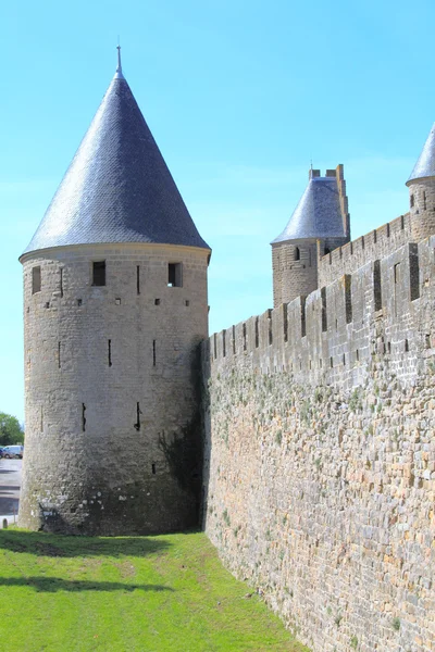 Mury i wieże słynnego średniowiecznego miasta, carcassonne, Francja — Zdjęcie stockowe