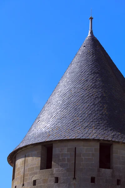 Dak van de toren van de beroemde middeleeuwse stad, carcassonne, Frankrijk — Stockfoto
