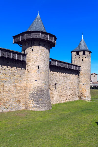 Duvarları ve kuleler ünlü ortaçağ şehir, carcassonne, Fransa — Stok fotoğraf
