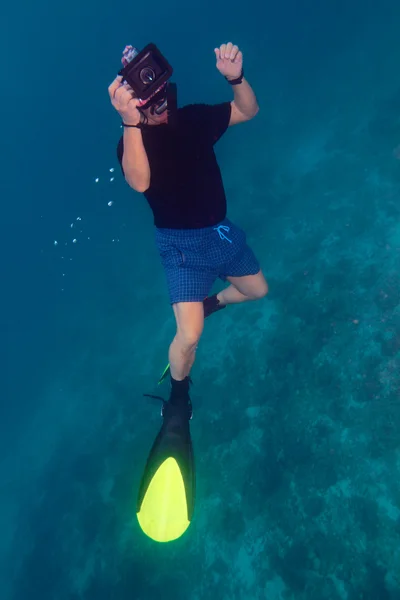 Free-diver with camera, Maldives — Stock Photo, Image