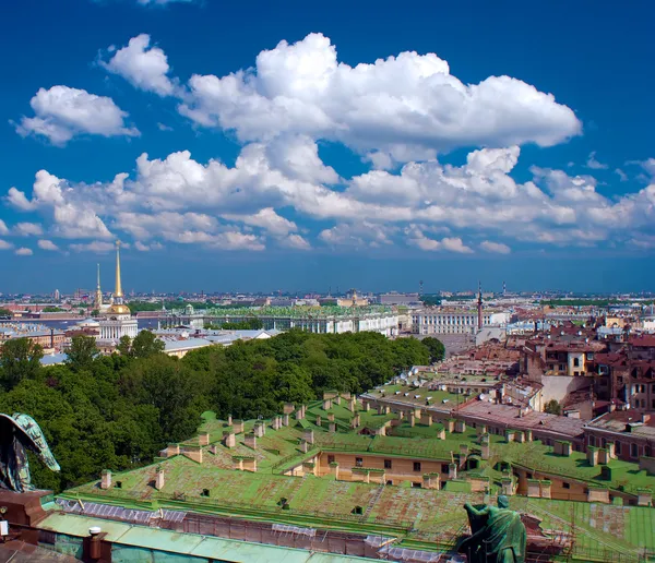 Uitzicht vanaf de top van st. isaac's cathedral, Sint-petersburg, Rusland — Stockfoto