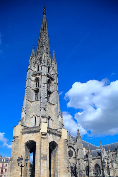 Klokkentoren van saint-michel basiliek (14-16 ct.), unesco herit — Stockfoto