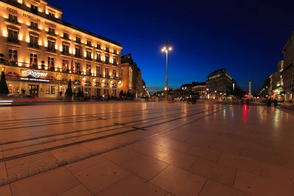 Vista notturna dell'hotel Regent sulla piazza del Gran Teatro di Bor — Foto Stock