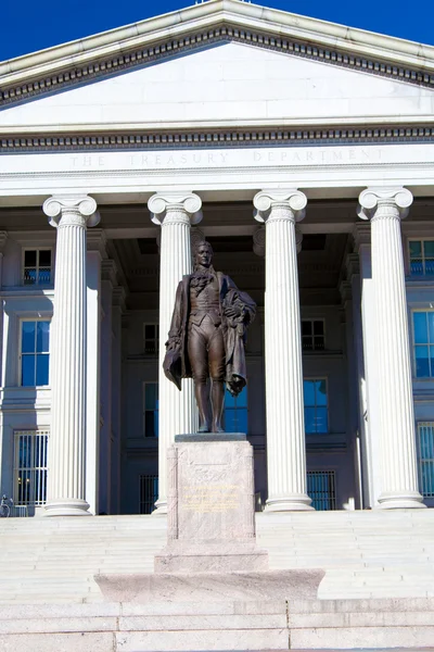 Edificio del Tesoro de EE.UU. y monumento de Alexander Hamilton, Washi — Foto de Stock