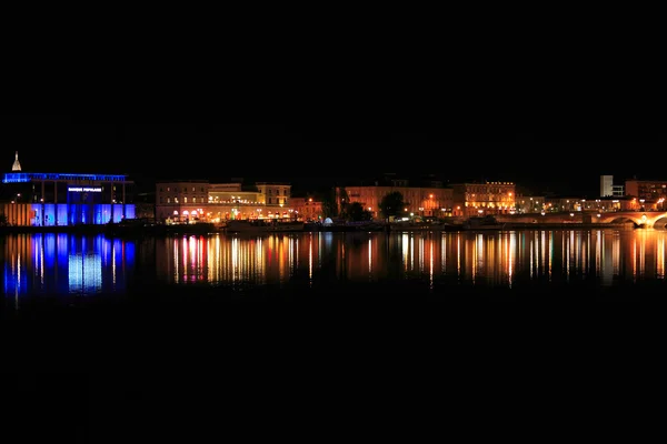 Vista nocturna del Pont de pierre (1819-1822), Bor — Foto de Stock