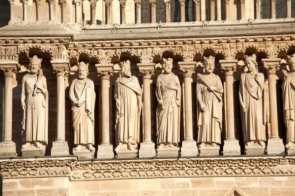 Kings statyer, katedralen notre dame de paris (1160-1345), paris, — Stockfoto