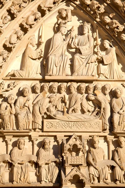 Staues above central entrance, Cathedral Notre Dame de Paris (1160-1345), Paris, France — Stock Photo, Image