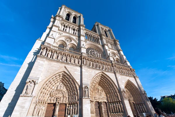 Wide-angle view of West facade, Cathedral Notre Dame de Paris (1160-1345), Paris, France — Stock Photo, Image