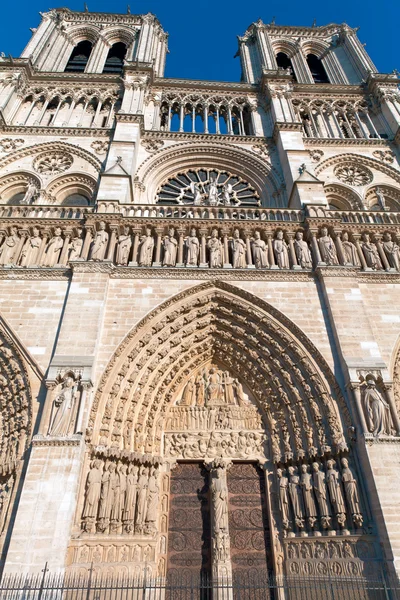 Veduta grandangolare della facciata ovest, Cattedrale di Notre Dame de Paris (1160-1345), Parigi, Francia — Foto Stock