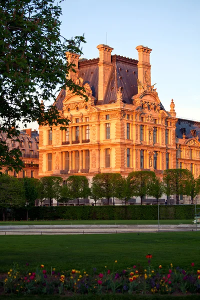 Musée du Louvre avant le coucher du soleil, Paris, France — Photo