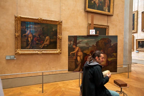 Iç ve vistors louvre Musée du Louvre, paris, Fransa — Stok fotoğraf