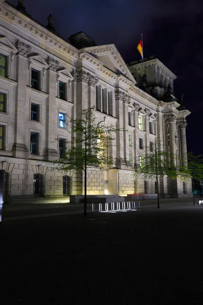 Spree und Reichstagsgebäude ( — Stockfoto