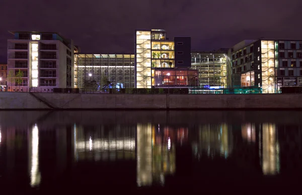 Ny arkitektur i nærheden af Reichstag, Berlin, Tyskland - Stock-foto