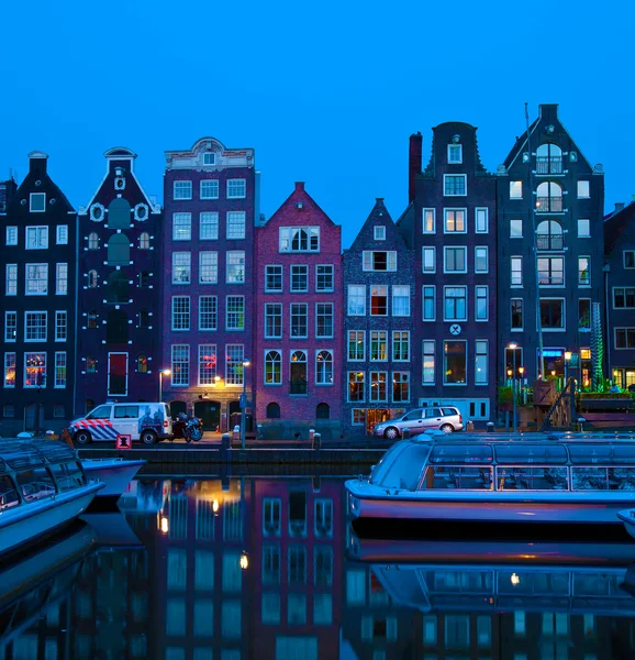 Kanalhäuser auf singel, amsterdam, niederland — Stockfoto
