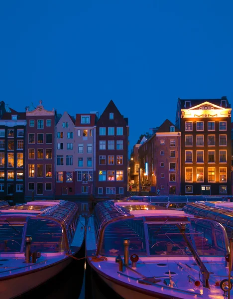 Casas de canais em Singel, Amesterdão, Países Baixos — Fotografia de Stock