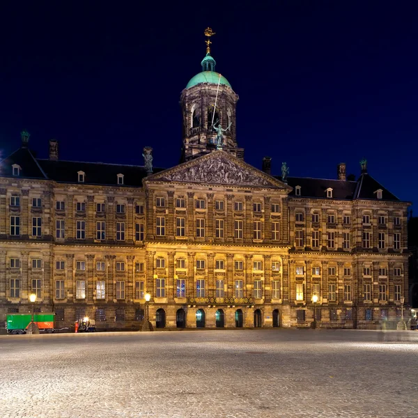Королевский дворец (1648) на площади Дам, Амстердам, Нидерланды — стоковое фото