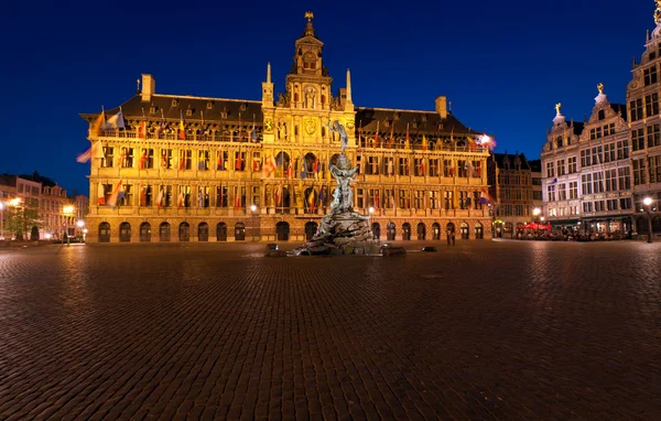 Brabo Fountain and Town hall (1564) at Grote Markt, Antwerp. Belgium — Stock Photo, Image