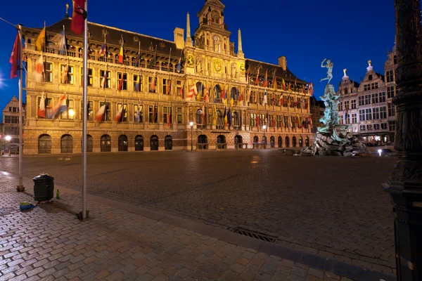 Brabo Fountain and Town hall (1564) at Grote Markt, Antwerp. Belgium — Stock Photo, Image