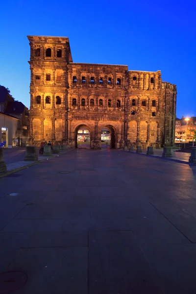 Порта Nigra, вид з півдня, Трір, Німеччина — стокове фото