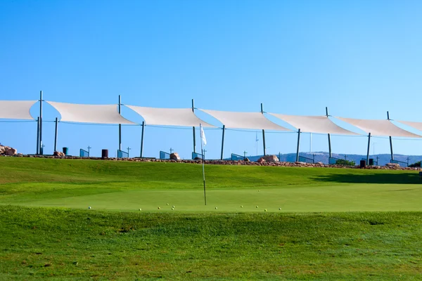範囲ショット、パフォス、キプロスのためのトレーニング ゴルフ場 — ストック写真