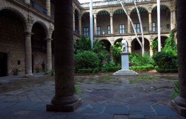 Kolomb heykeli palacio de los capitanes generales, havan içinde