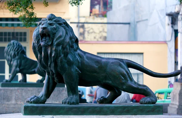 Памятники Льву на Пасео-дель-Прадо — стоковое фото