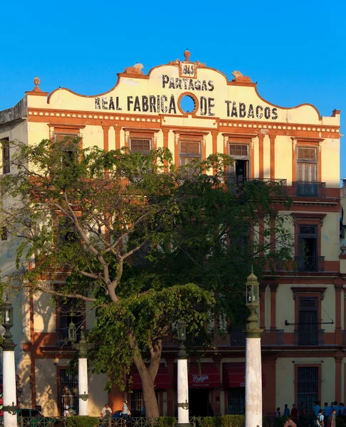 Partagas doutníky tovární budovy, havana — Stock fotografie