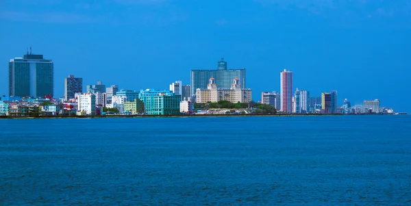 Skyline del moderno mare dell'Avana e dei Caraibi, Cuba — Foto Stock