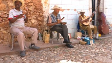 trinidad, Küba sokaklarında sokak müzisyenleri
