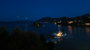 hızlandırılmış: Hava görünümünü vlacherna Manastırı, gece, Vigla, corfu, Yunanistan.
