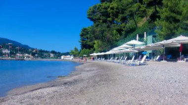 hızlandırılmış: turist plajda tipik corfu, Yunanistan